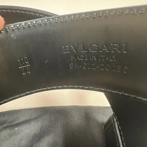 Belt, calf leather, iconic closure, brass palladium plated hrdware. Size 32-34.